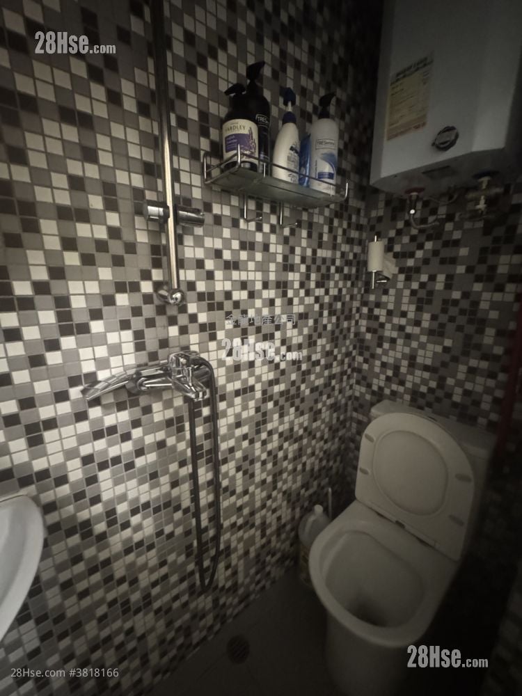 Apartment Rental 3 Bedrooms , 2 Bathrooms 535 ft²