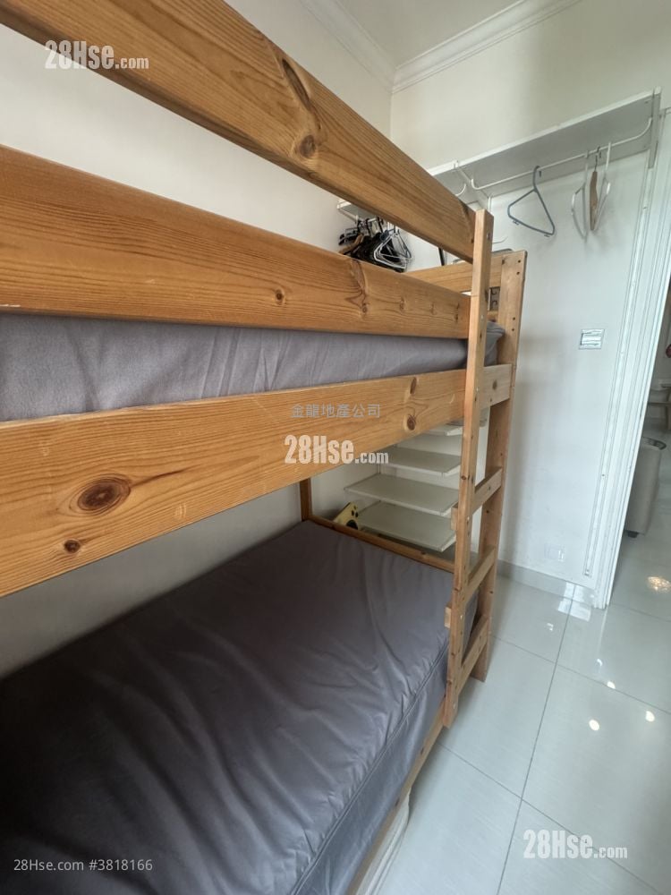 Apartment Rental 3 Bedrooms , 2 Bathrooms 535 ft²