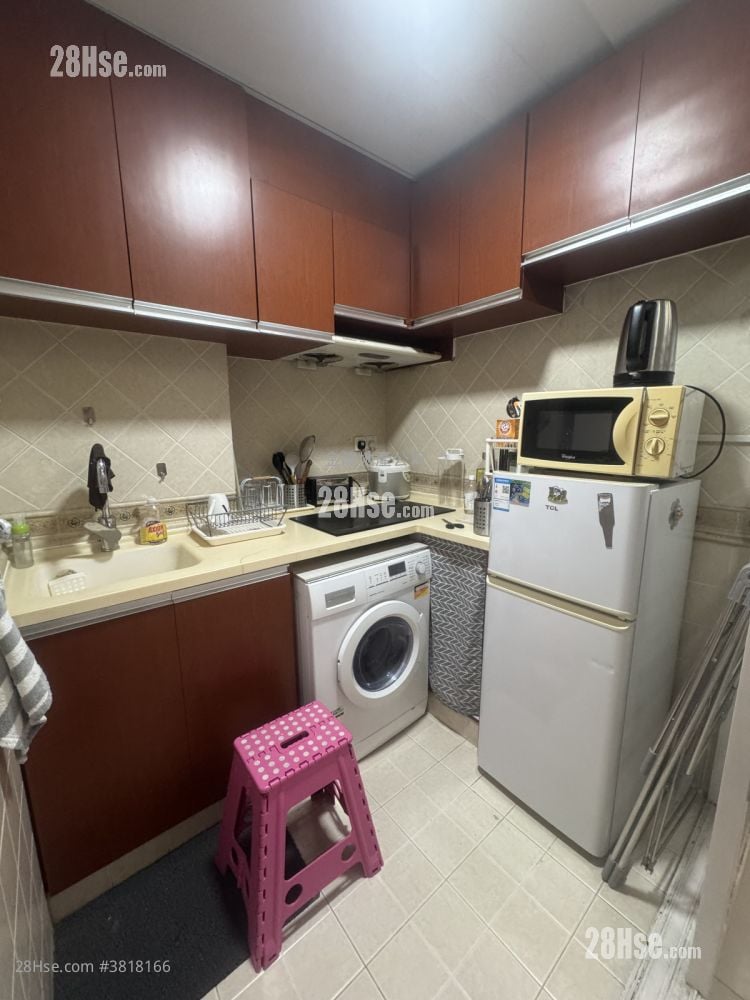 Apartment Rental 3 Bedrooms , 2 Bathrooms 535 ft²