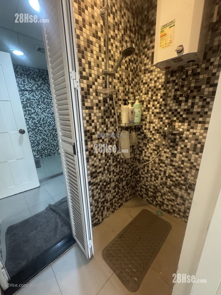 Apartment Rental 3 Bedrooms , 2 Bathrooms 535 ft²