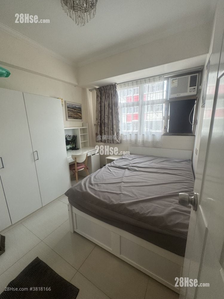 Apartment Rental 3 Bedrooms , 2 Bathrooms 535 ft²