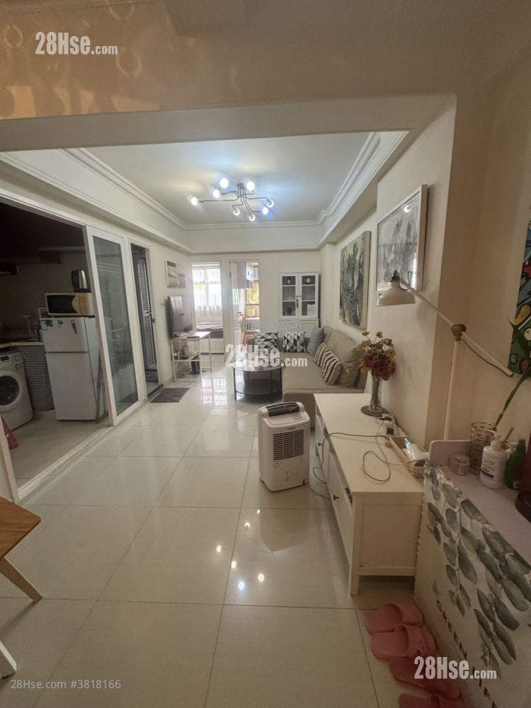 Apartment Rental 3 Bedrooms , 2 Bathrooms 535 ft²