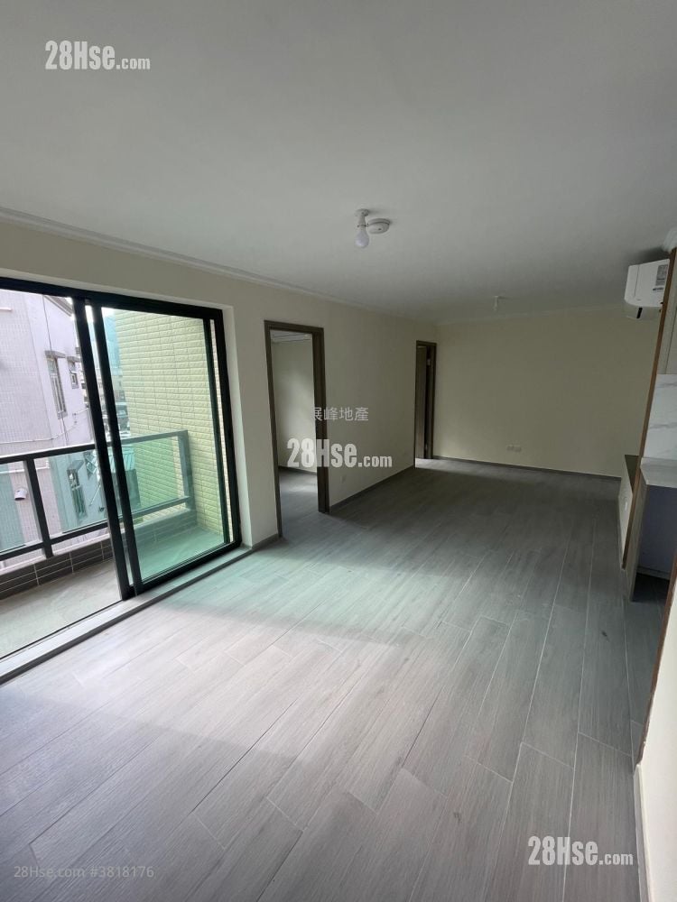 Village Rental 4 Bedrooms , 2 Bathrooms 700 ft²