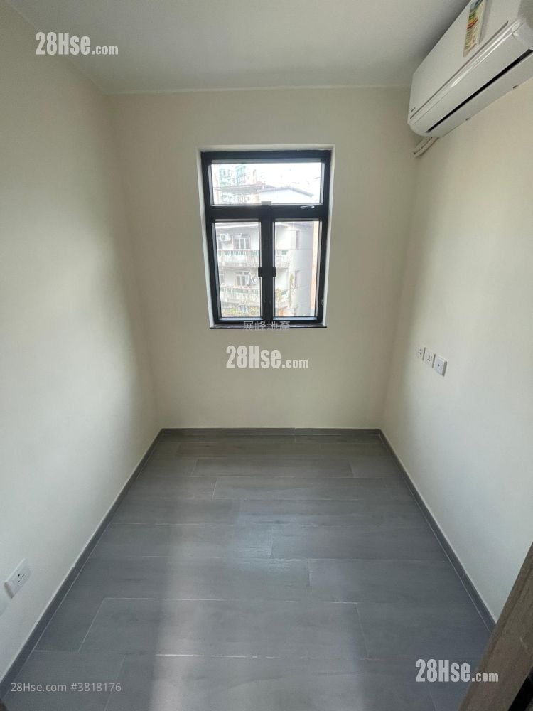 Village Rental 4 Bedrooms , 2 Bathrooms 700 ft²