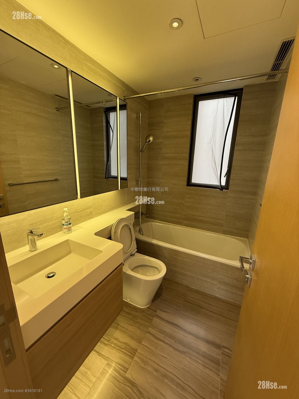 玖瓏山 售盤 2 房 , 2 浴室 692 平方呎