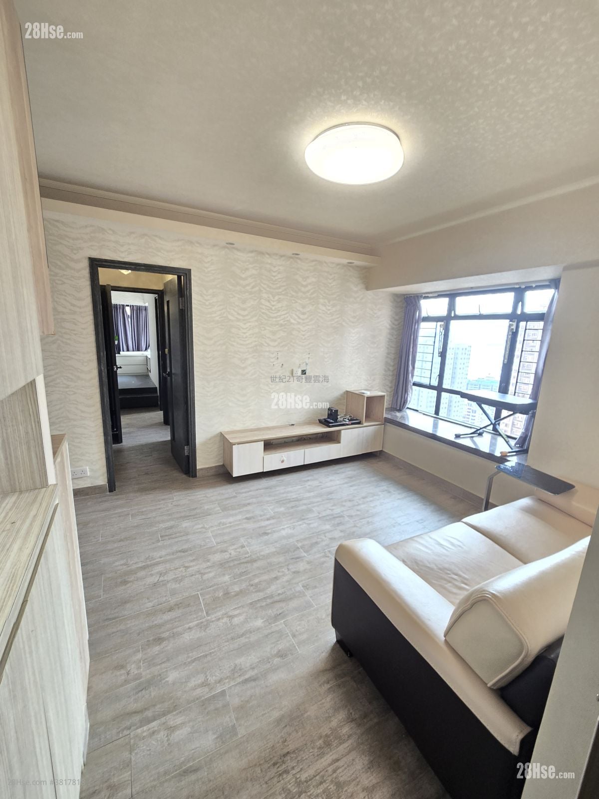 Sunshine City Rental 3 Bedrooms , 1 Bathroom 519 ft²