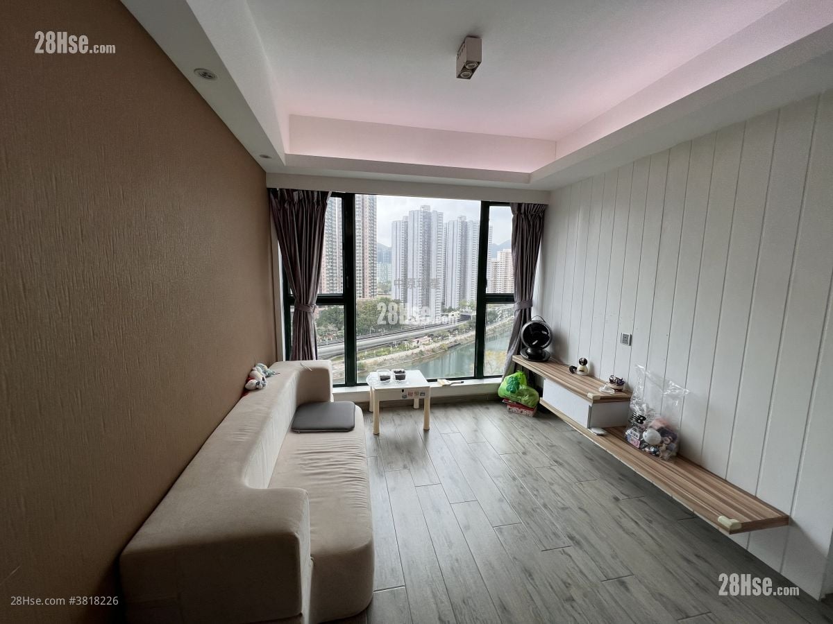 living room: Parkview Court Sell 2 Bedrooms 478 ft²