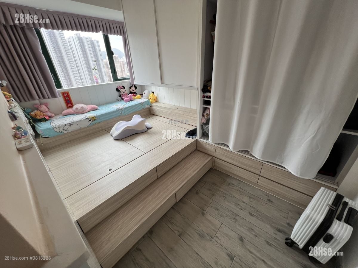 master room: Parkview Court Sell 2 Bedrooms 478 ft²