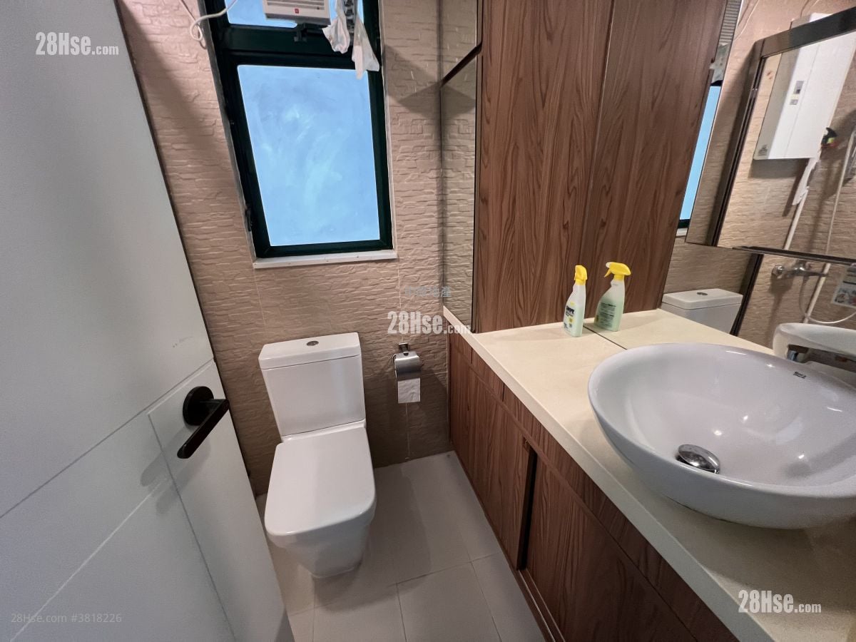 bathroom: Parkview Court Sell 2 Bedrooms 478 ft²