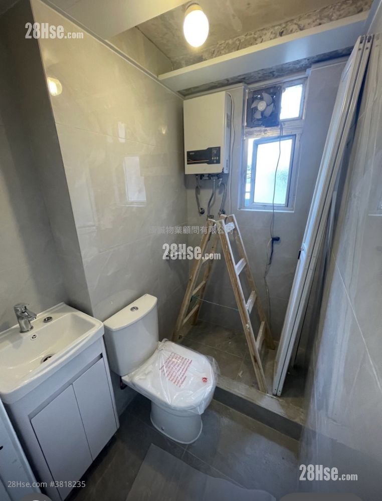 Hong Tin Court Rental 2 Bedrooms , 1 Bathroom 400 ft²