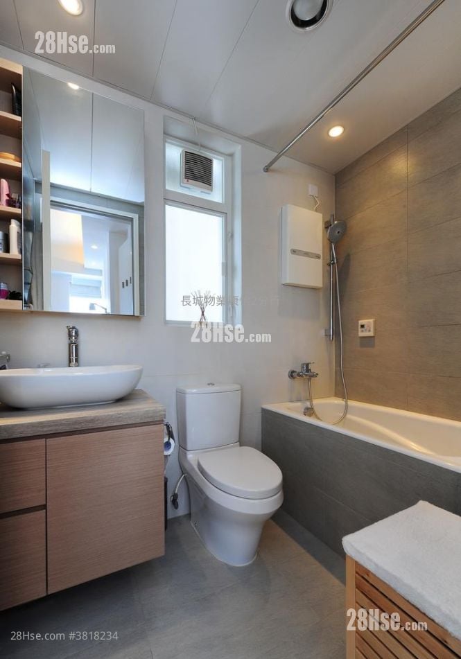 The Orchards Sell 2 Bedrooms , 2 Bathrooms 752 ft²