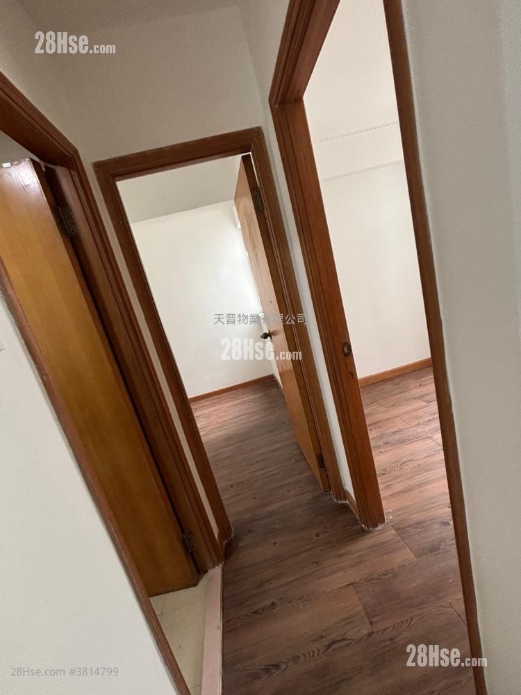 Wyler Gardens Sell 2 Bedrooms , 1 Bathroom 419 ft²