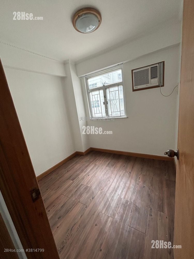 Wyler Gardens Sell 2 Bedrooms , 1 Bathroom 419 ft²
