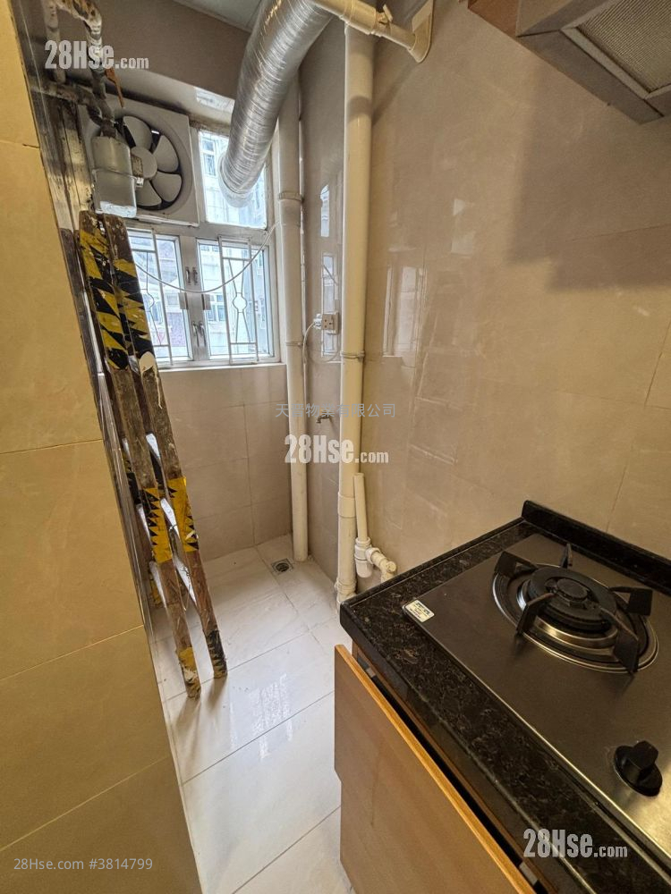 Wyler Gardens Sell 2 Bedrooms , 1 Bathroom 419 ft²