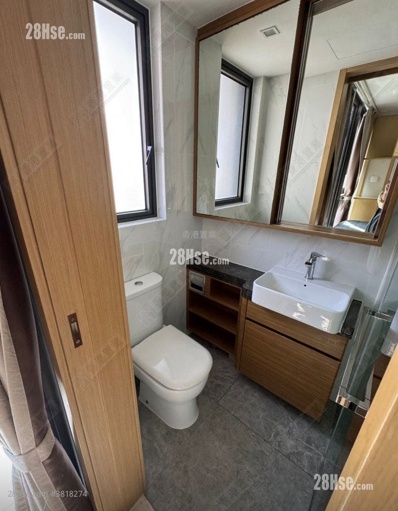 South Walk Aura Sell 1 Bathroom 194 ft²