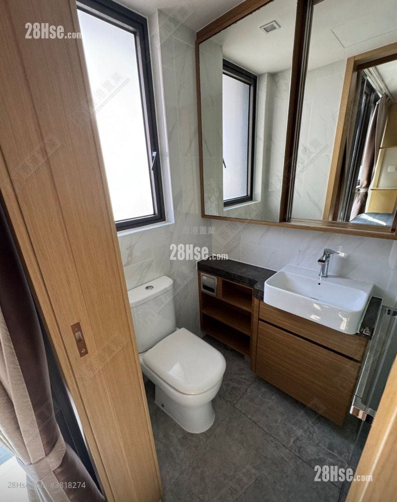South Walk Aura Sell 1 Bathroom 194 ft²