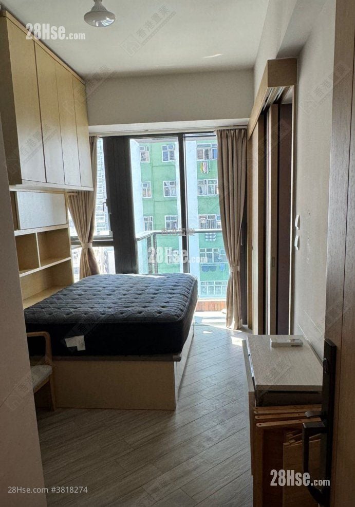 South Walk Aura Sell 1 Bathroom 194 ft²