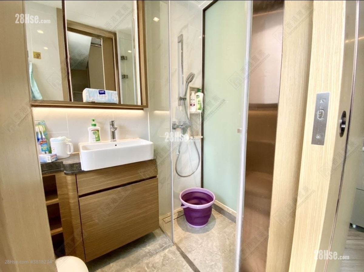 South Walk Aura Sell 1 Bathroom 194 ft²