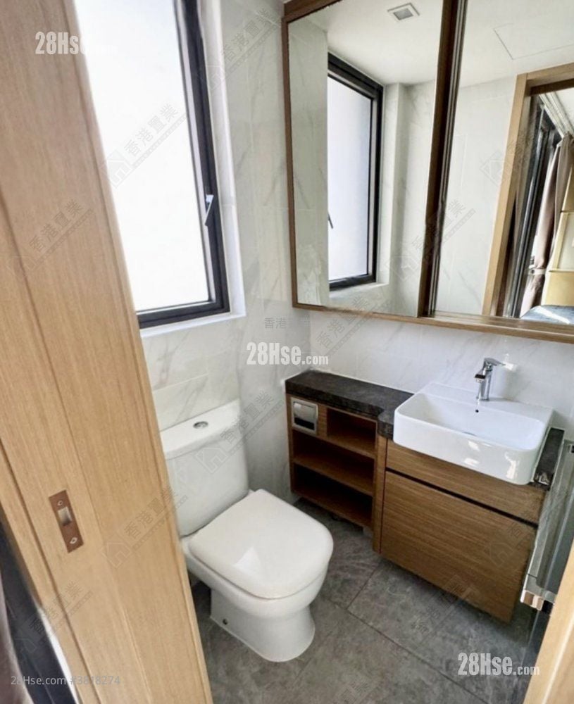 South Walk Aura Sell 1 Bathroom 194 ft²