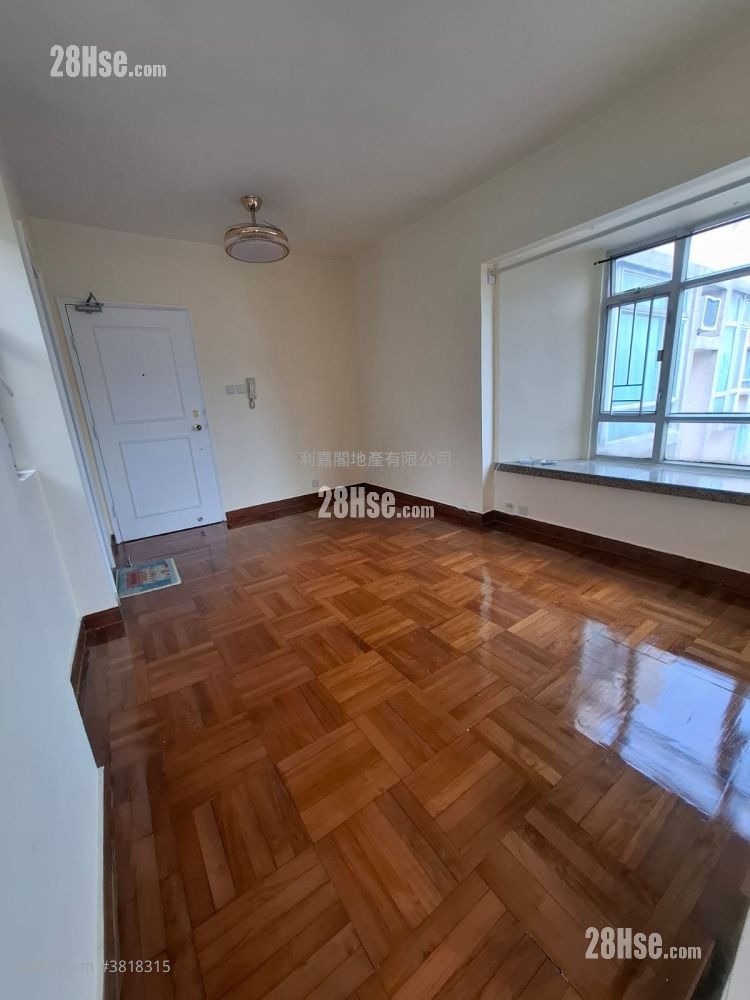 厅: 花都广场 租盘 2 房 , 1 浴室 370 平方尺