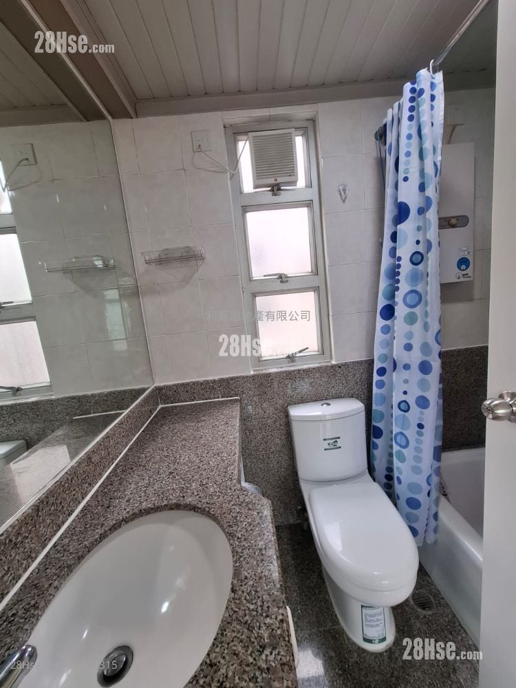 浴室: 花都广场 租盘 2 房 , 1 浴室 370 平方尺