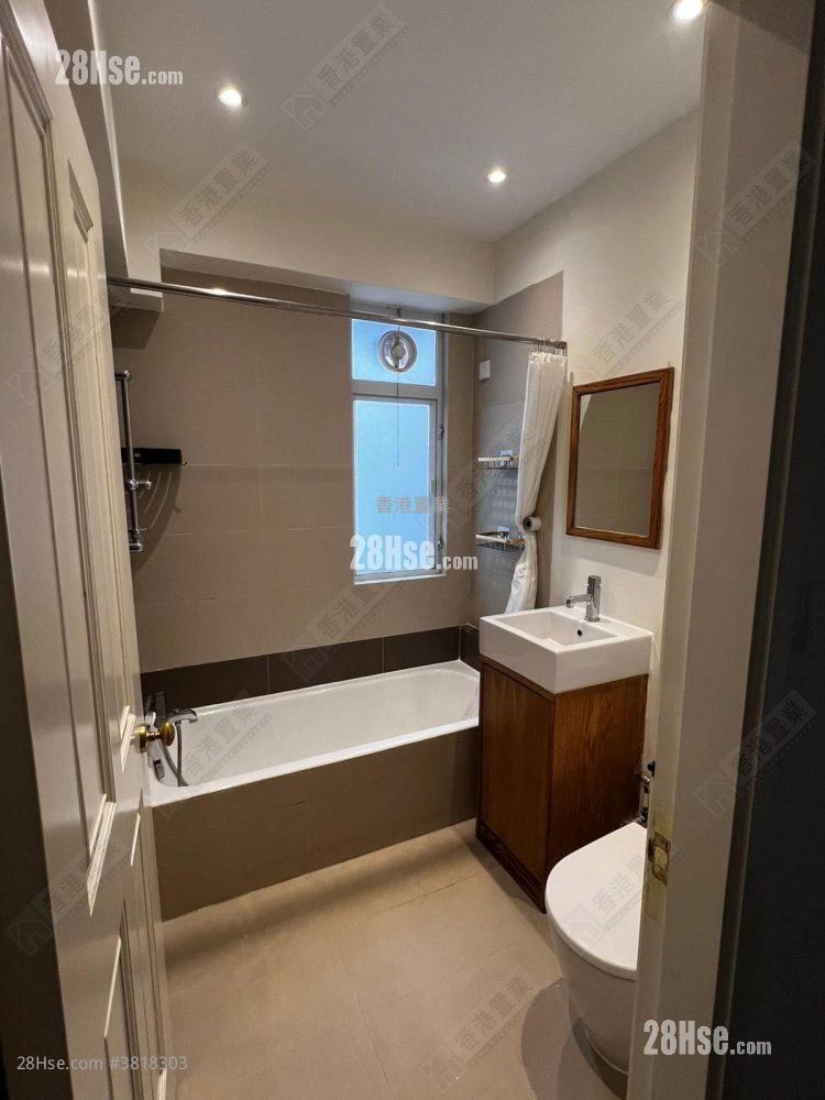 Peace Court Sell 3 Bedrooms 1,370 ft²