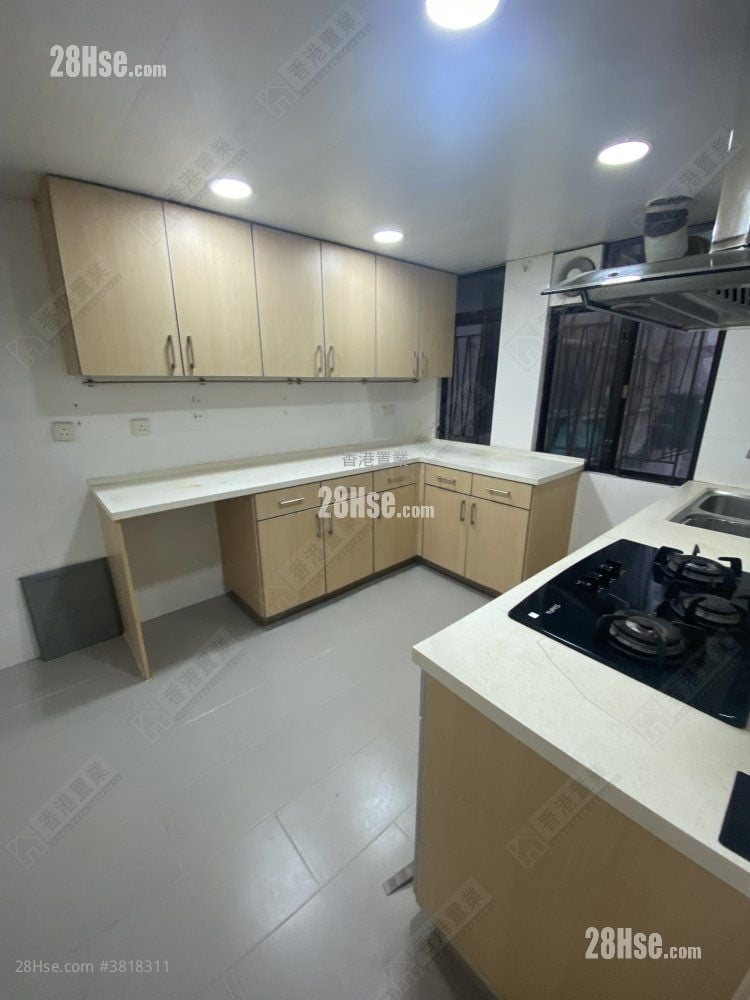 Wing Cheung Court Sell 3 Bedrooms , 2 Bathrooms 1,116 ft²