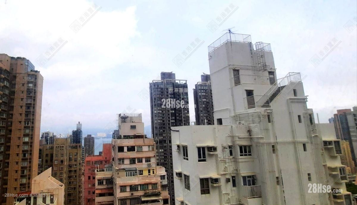 Wing Cheung Court Sell 3 Bedrooms , 2 Bathrooms 1,116 ft²