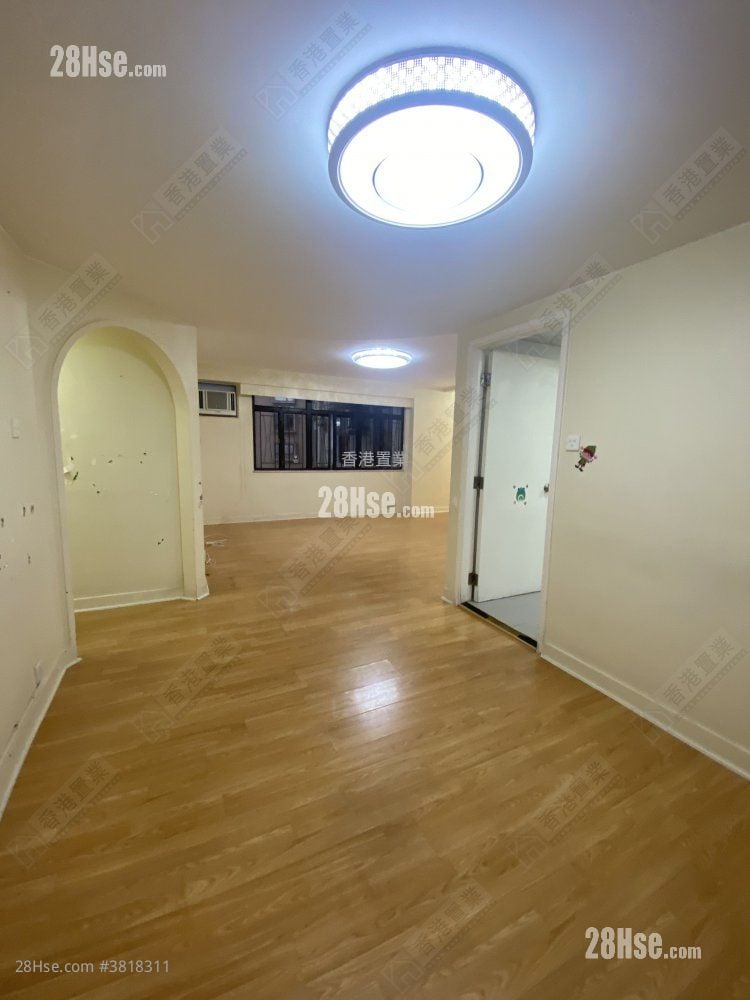 Wing Cheung Court Sell 3 Bedrooms , 2 Bathrooms 1,116 ft²