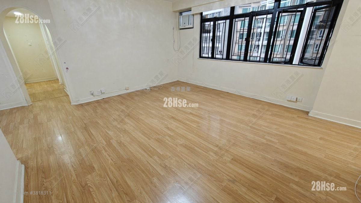 Wing Cheung Court Sell 3 Bedrooms , 2 Bathrooms 1,116 ft²