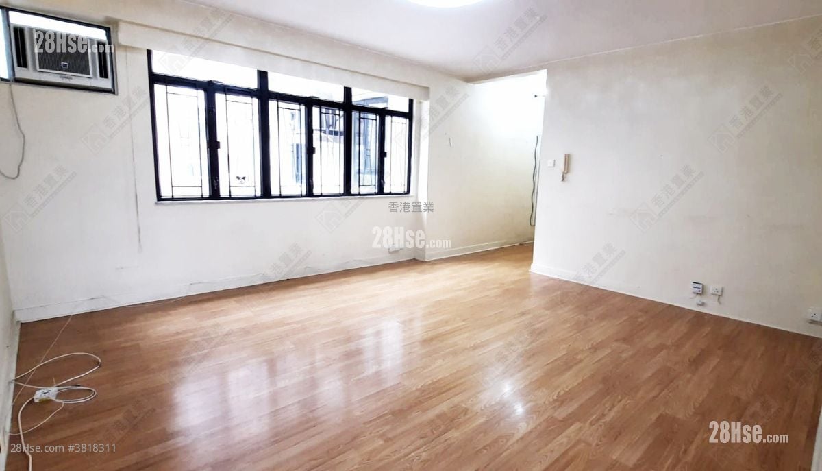 Wing Cheung Court Sell 3 Bedrooms , 2 Bathrooms 1,116 ft²