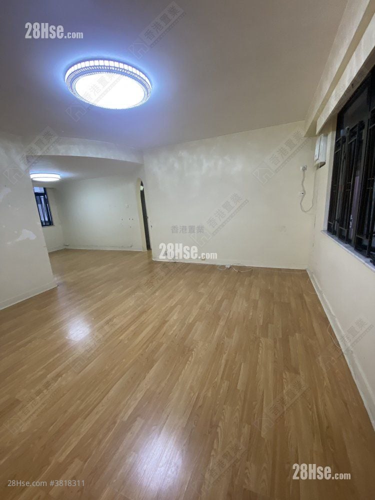 Wing Cheung Court Sell 3 Bedrooms , 2 Bathrooms 1,116 ft²
