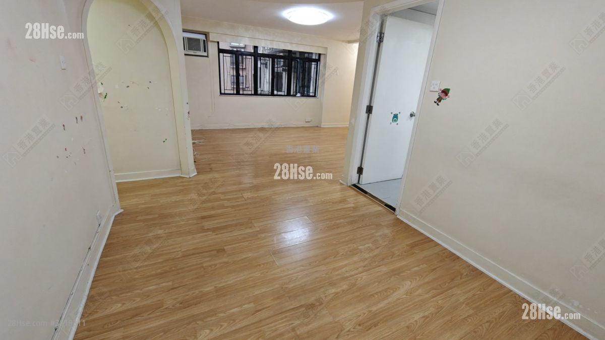Wing Cheung Court Sell 3 Bedrooms , 2 Bathrooms 1,116 ft²