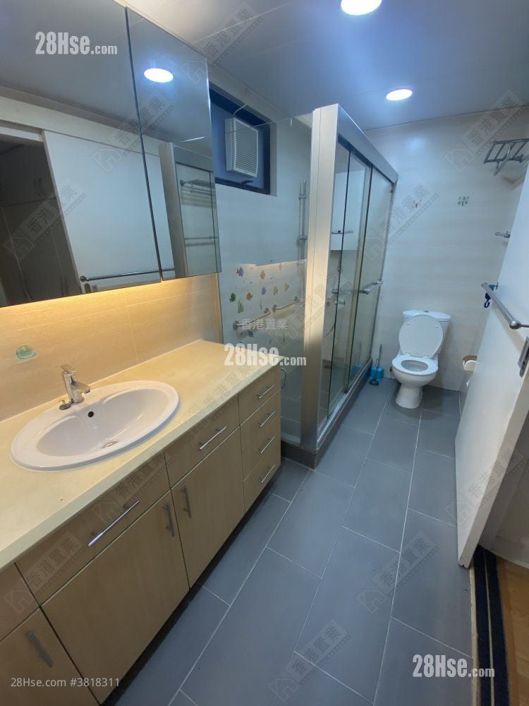 Wing Cheung Court Sell 3 Bedrooms , 2 Bathrooms 1,116 ft²