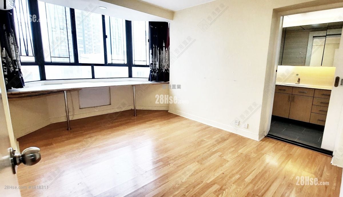 Wing Cheung Court Sell 3 Bedrooms , 2 Bathrooms 1,116 ft²