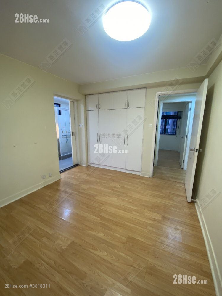 Wing Cheung Court Sell 3 Bedrooms , 2 Bathrooms 1,116 ft²