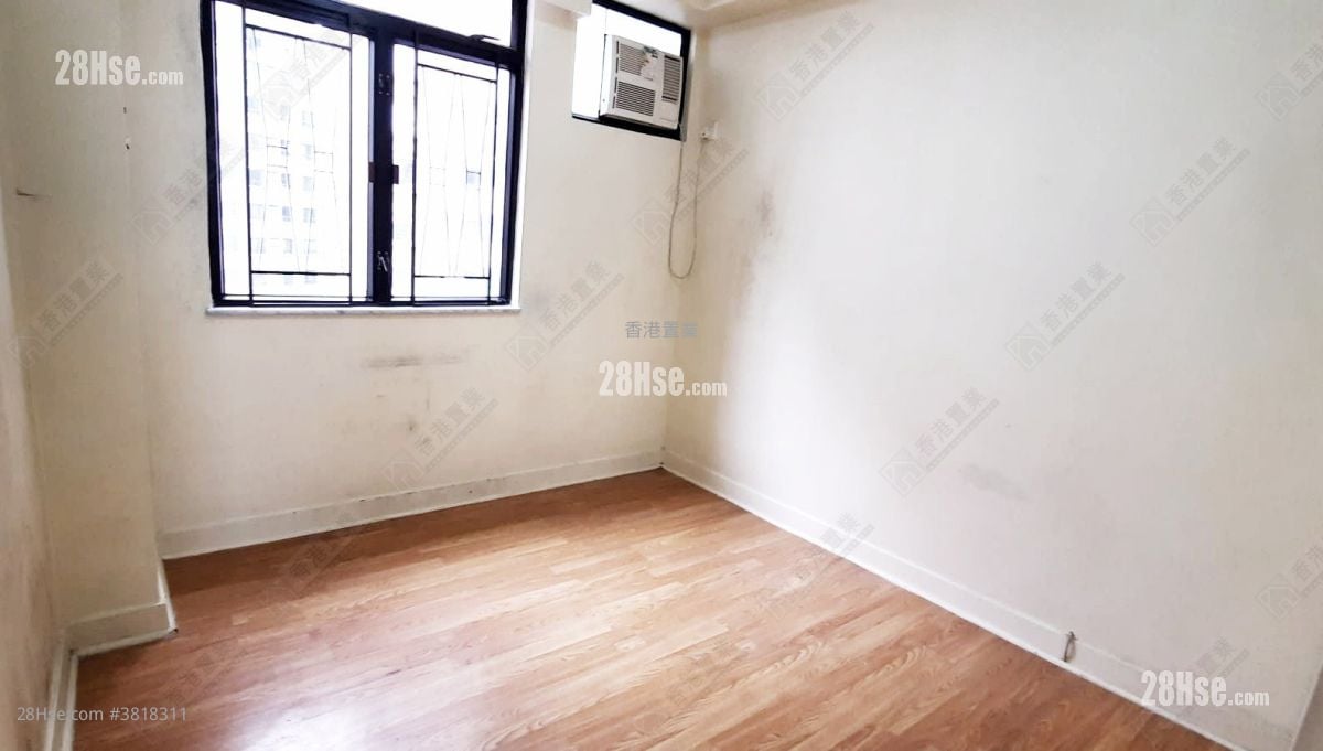 Wing Cheung Court Sell 3 Bedrooms , 2 Bathrooms 1,116 ft²