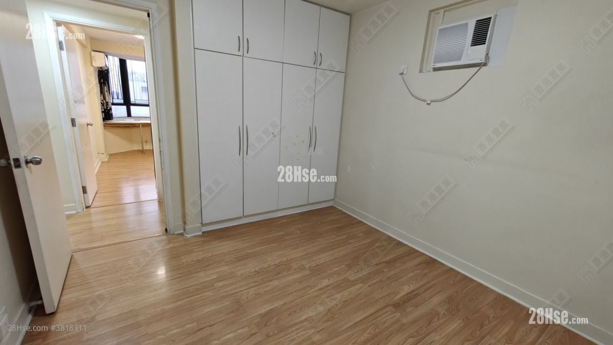 Wing Cheung Court Sell 3 Bedrooms , 2 Bathrooms 1,116 ft²