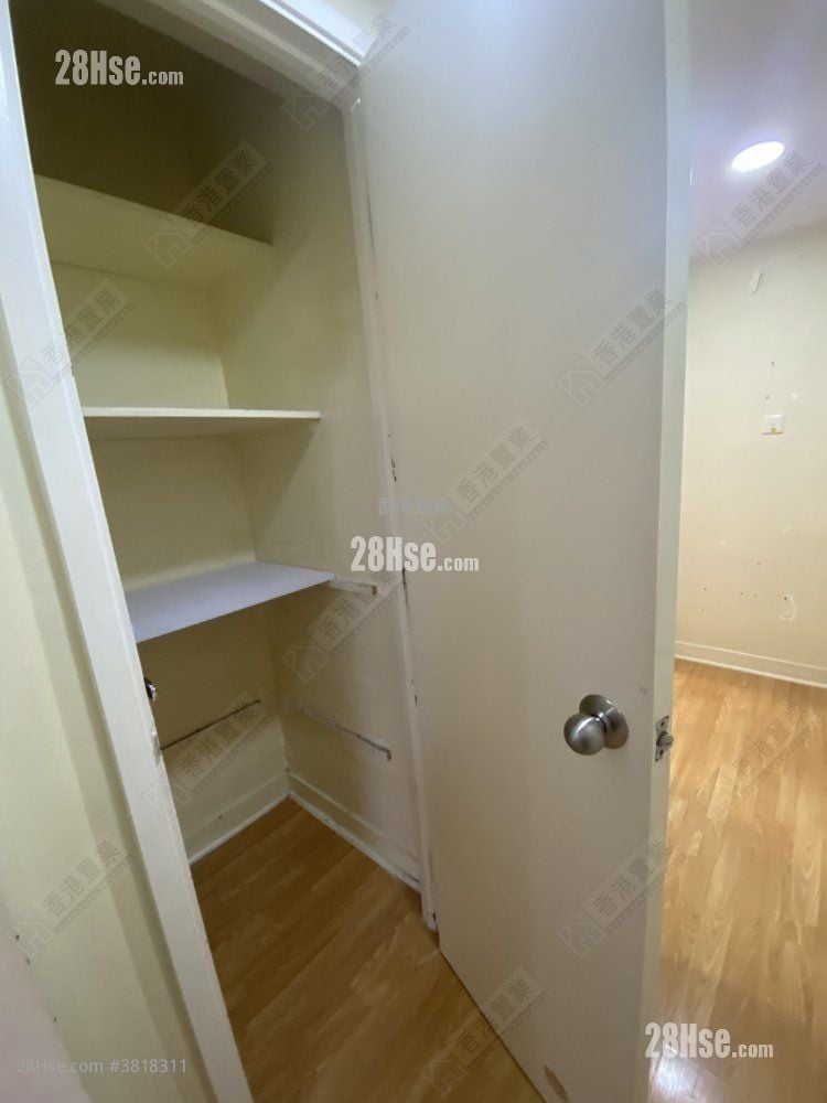 Wing Cheung Court Sell 3 Bedrooms , 2 Bathrooms 1,116 ft²
