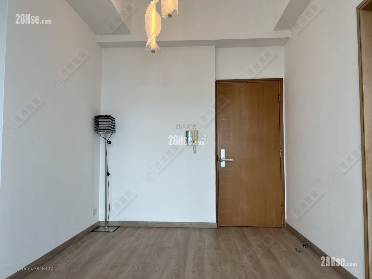 York Place Sell 3 Bedrooms , 2 Bathrooms 777 ft²