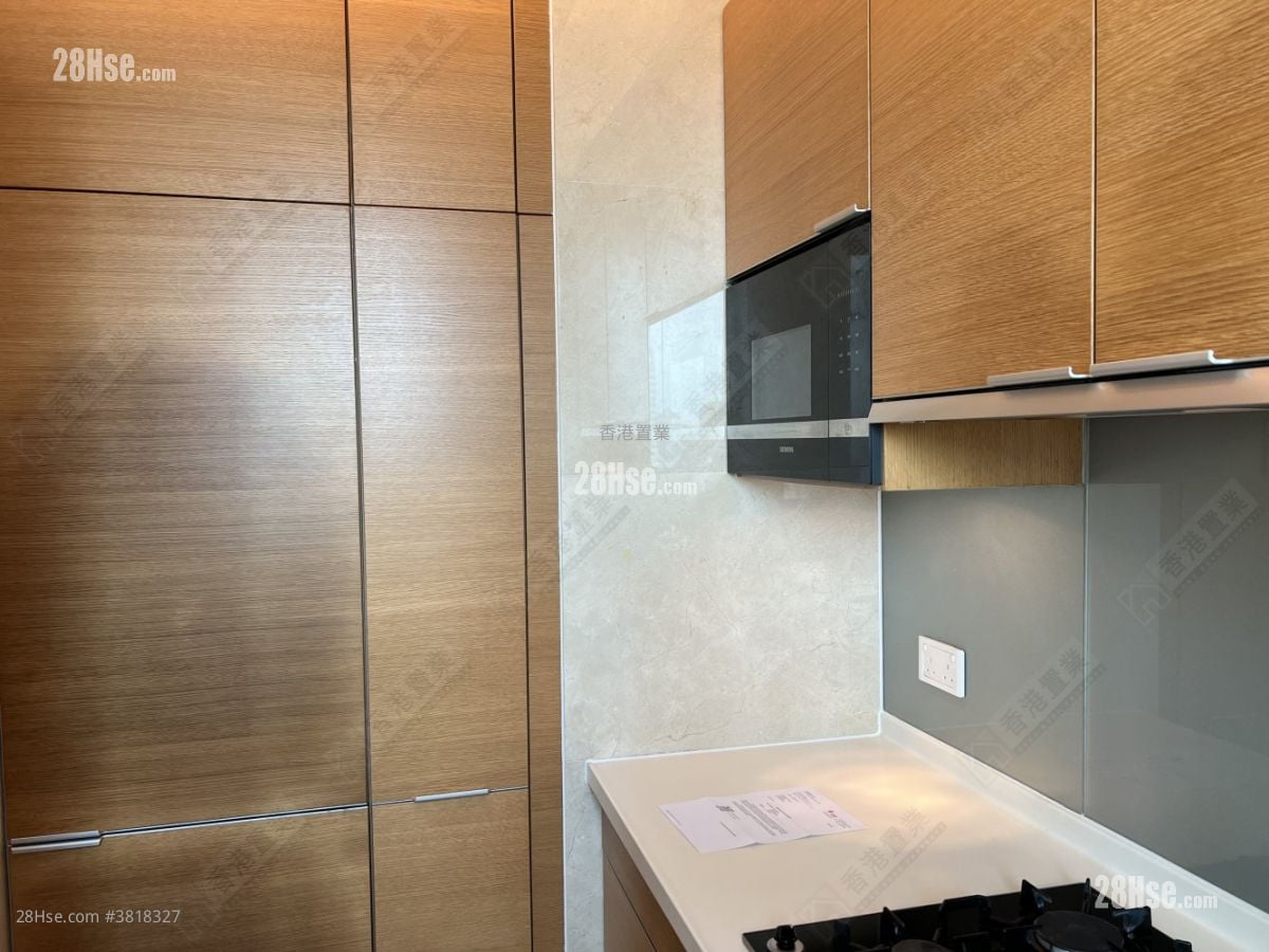 York Place Sell 3 Bedrooms , 2 Bathrooms 777 ft²