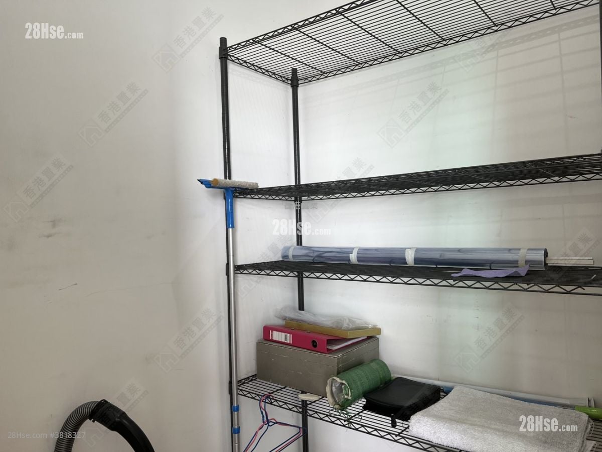 York Place Sell 3 Bedrooms , 2 Bathrooms 777 ft²