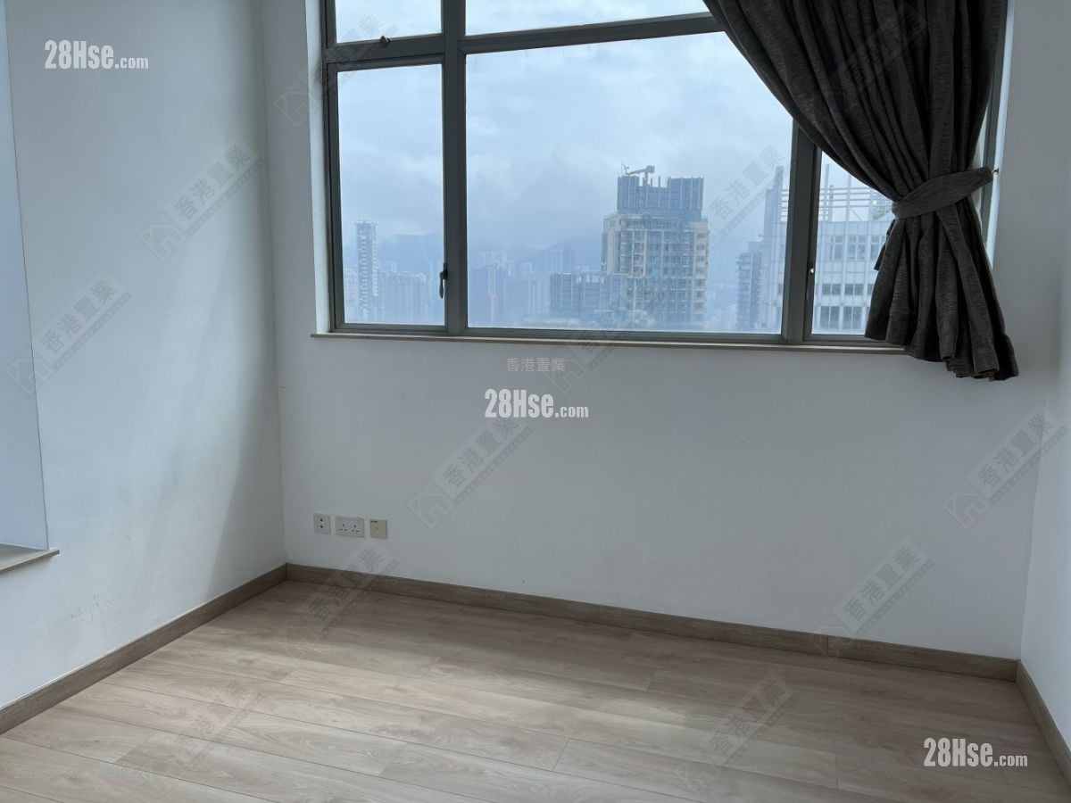 York Place Sell 3 Bedrooms , 2 Bathrooms 777 ft²