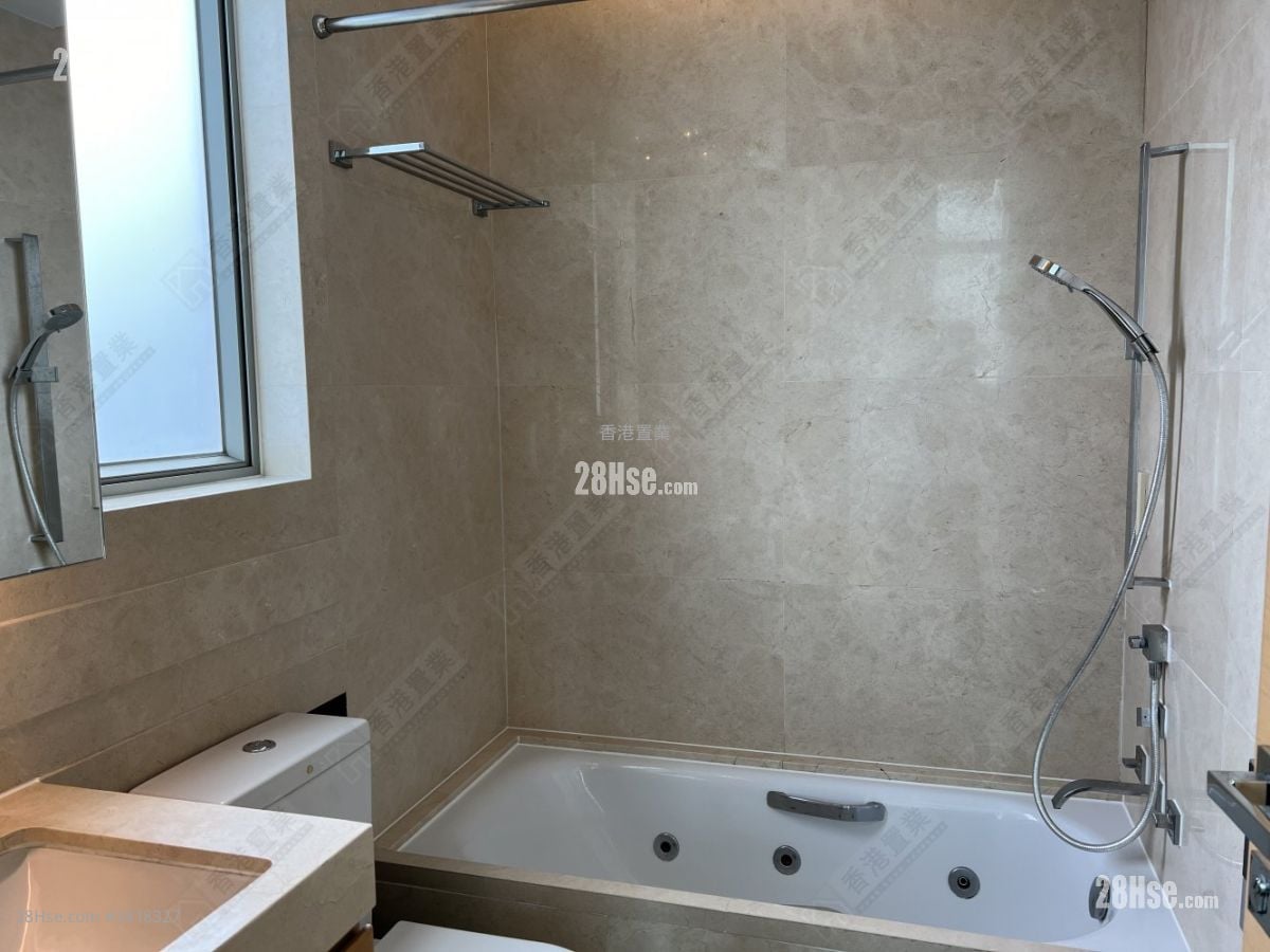 York Place Sell 3 Bedrooms , 2 Bathrooms 777 ft²