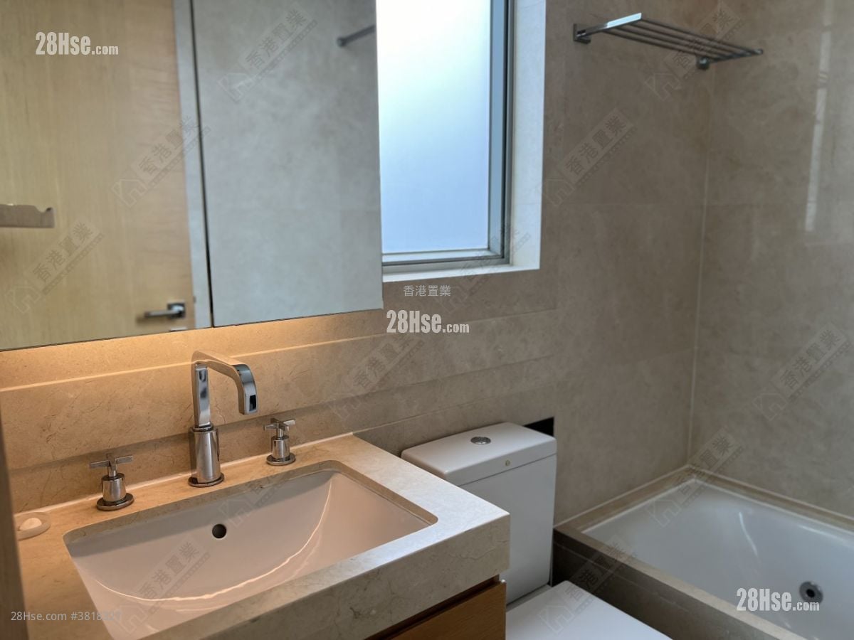 York Place Sell 3 Bedrooms , 2 Bathrooms 777 ft²