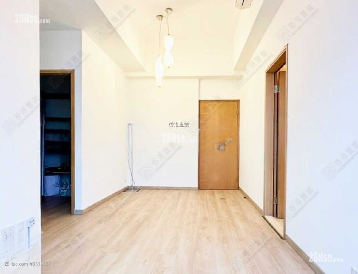 York Place Sell 3 Bedrooms , 2 Bathrooms 777 ft²