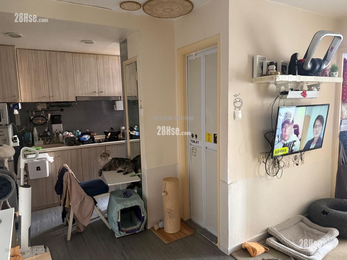 Kwong Lam Court Sell 2 Bedrooms , 1 Bathroom 384 ft²