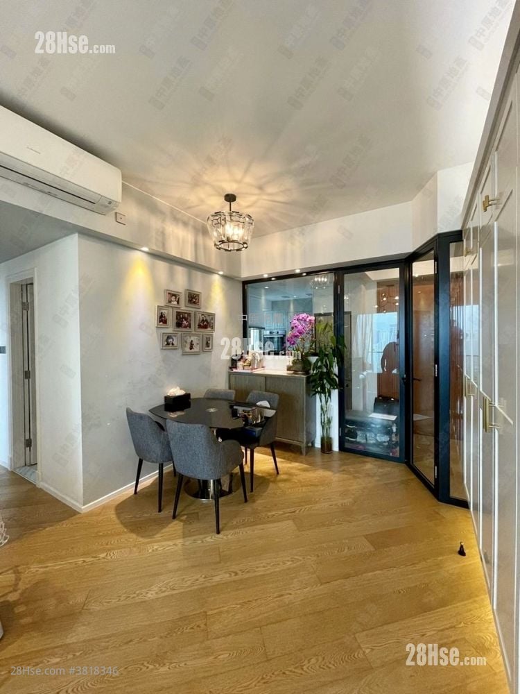 Parc Palais Rental 829 ft²