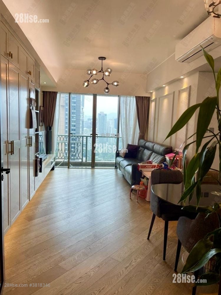 Parc Palais Rental 829 ft²