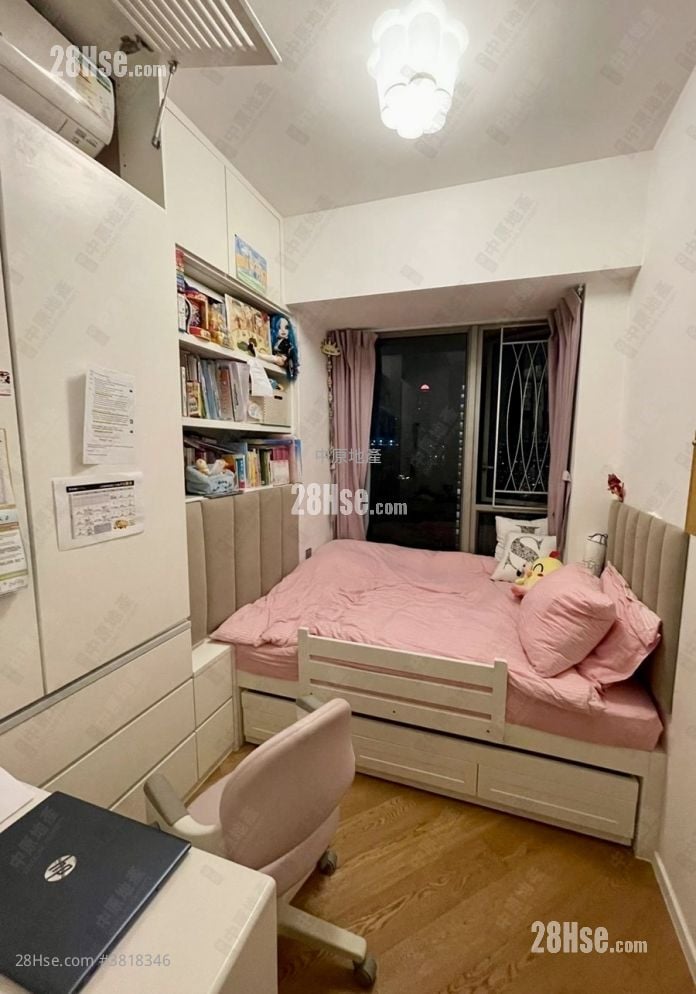 Parc Palais Rental 829 ft²